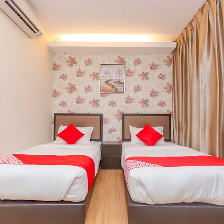 Super Oyo 1214 Oro Hotel Клуанг Экстерьер фото