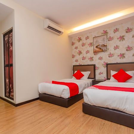 Super Oyo 1214 Oro Hotel Клуанг Экстерьер фото