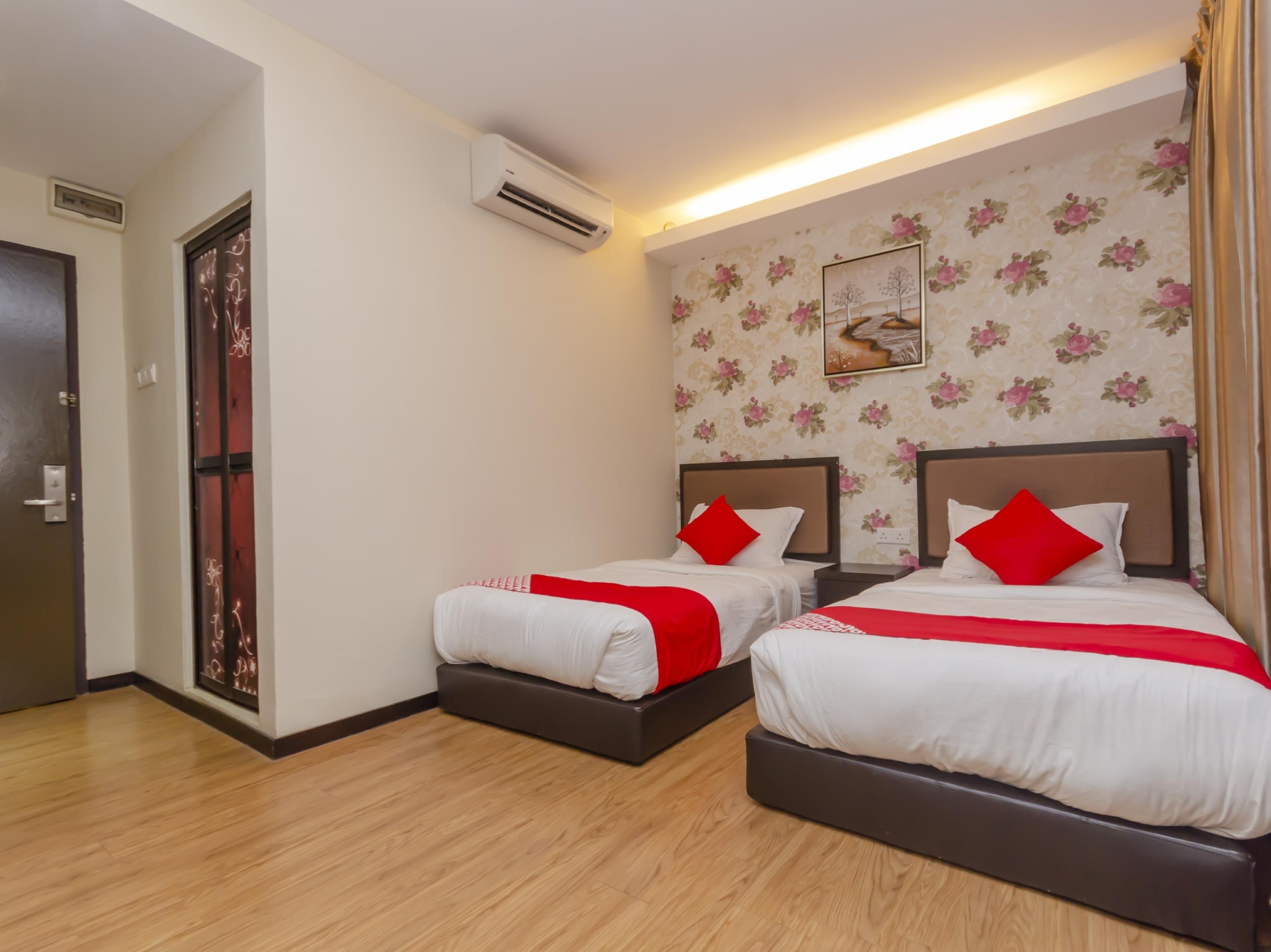 Super Oyo 1214 Oro Hotel Клуанг Экстерьер фото