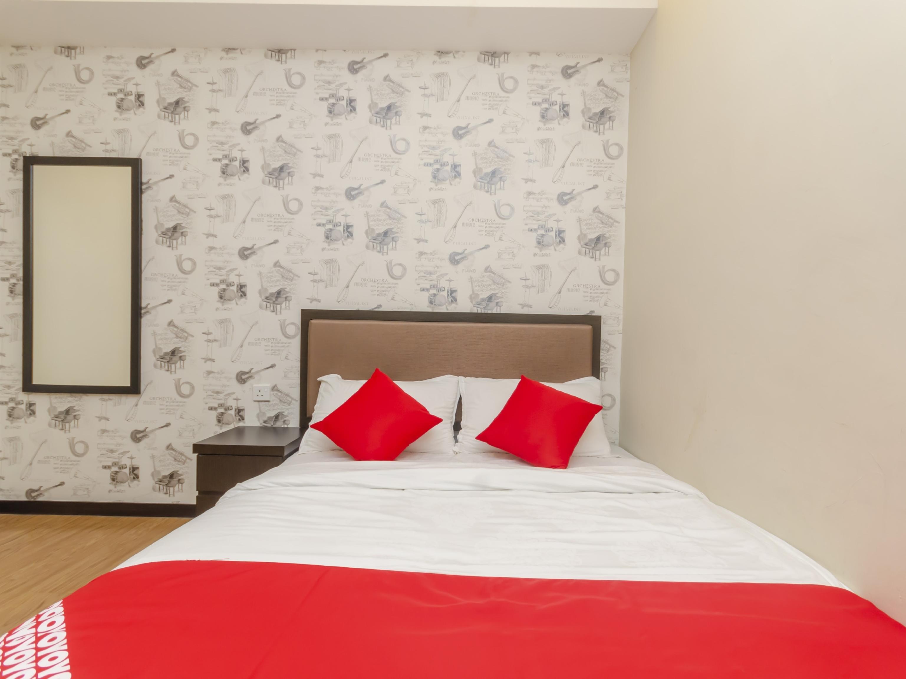 Super Oyo 1214 Oro Hotel Клуанг Экстерьер фото