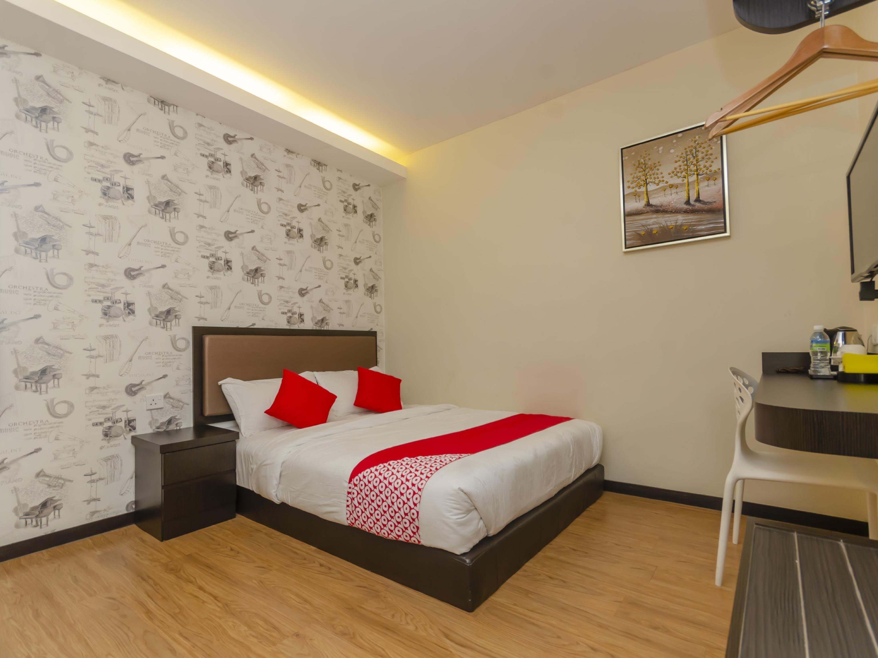 Super Oyo 1214 Oro Hotel Клуанг Экстерьер фото