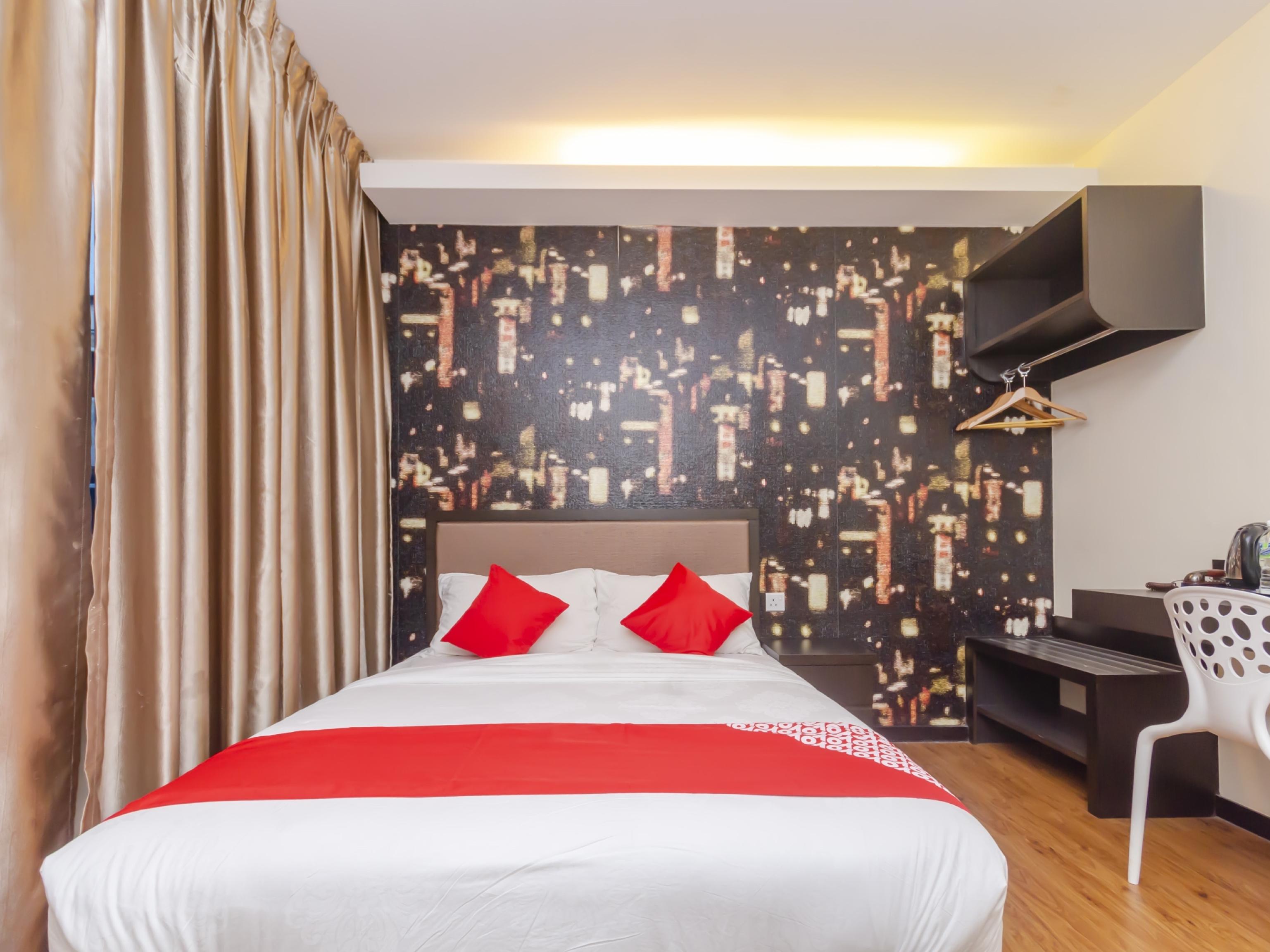 Super Oyo 1214 Oro Hotel Клуанг Экстерьер фото