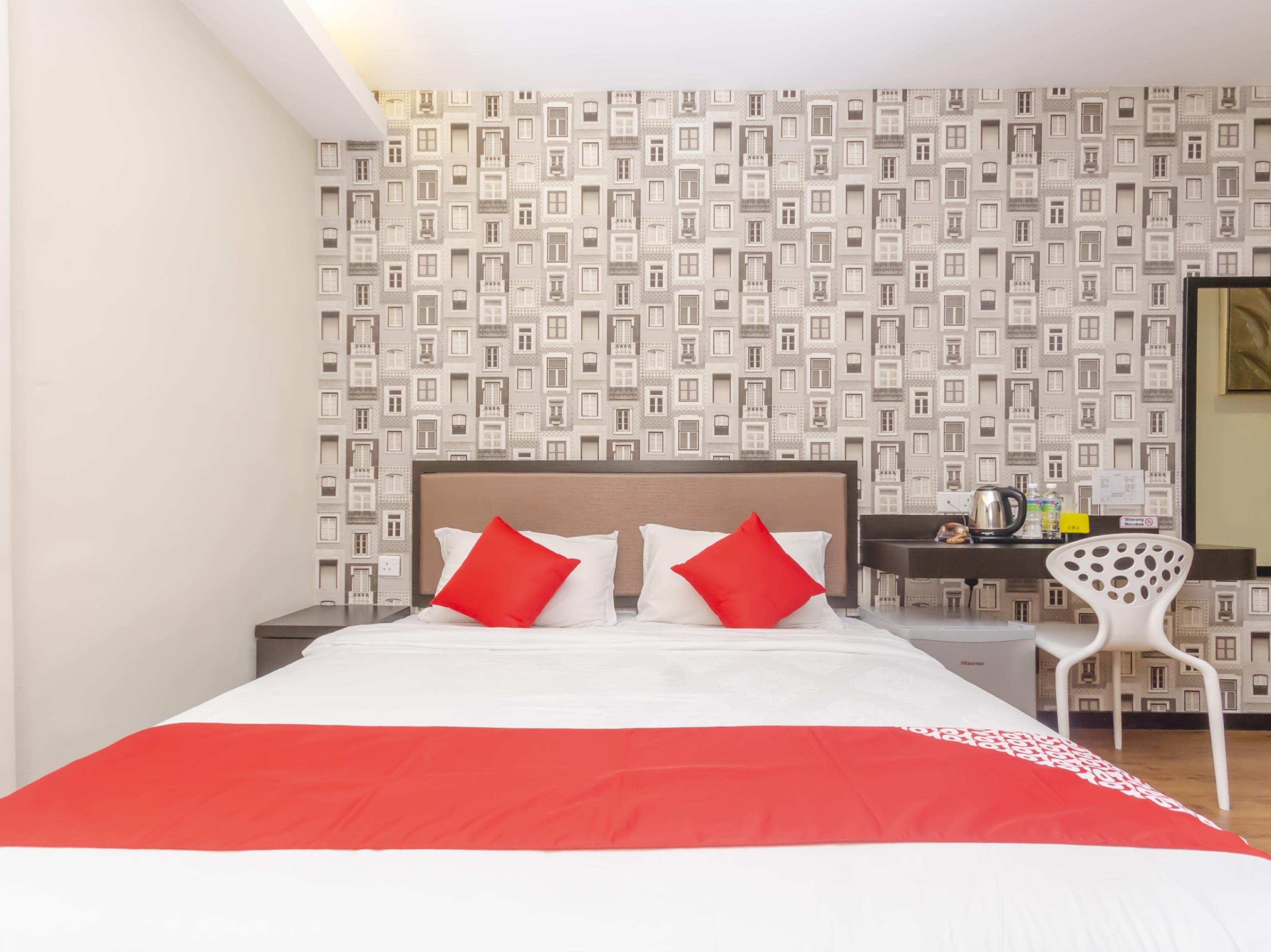 Super Oyo 1214 Oro Hotel Клуанг Экстерьер фото
