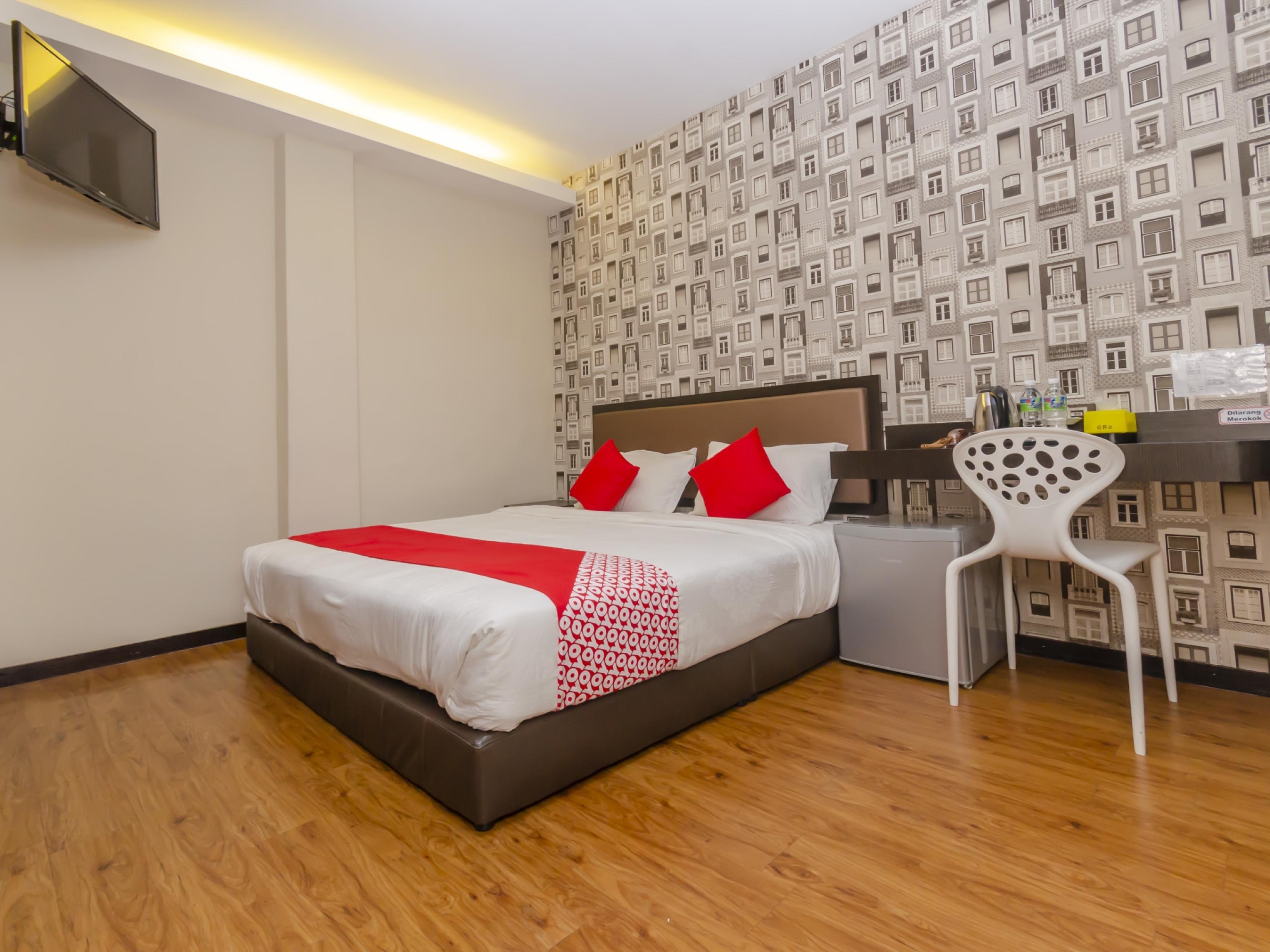 Super Oyo 1214 Oro Hotel Клуанг Экстерьер фото