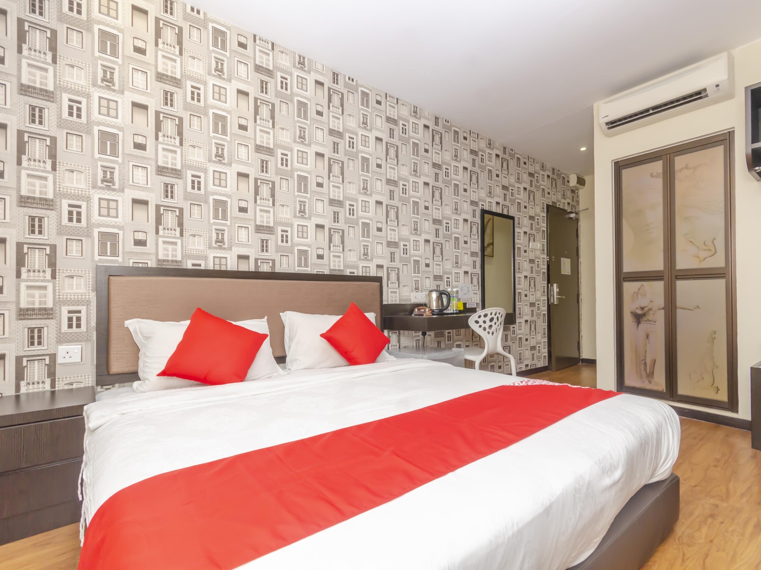 Super Oyo 1214 Oro Hotel Клуанг Экстерьер фото