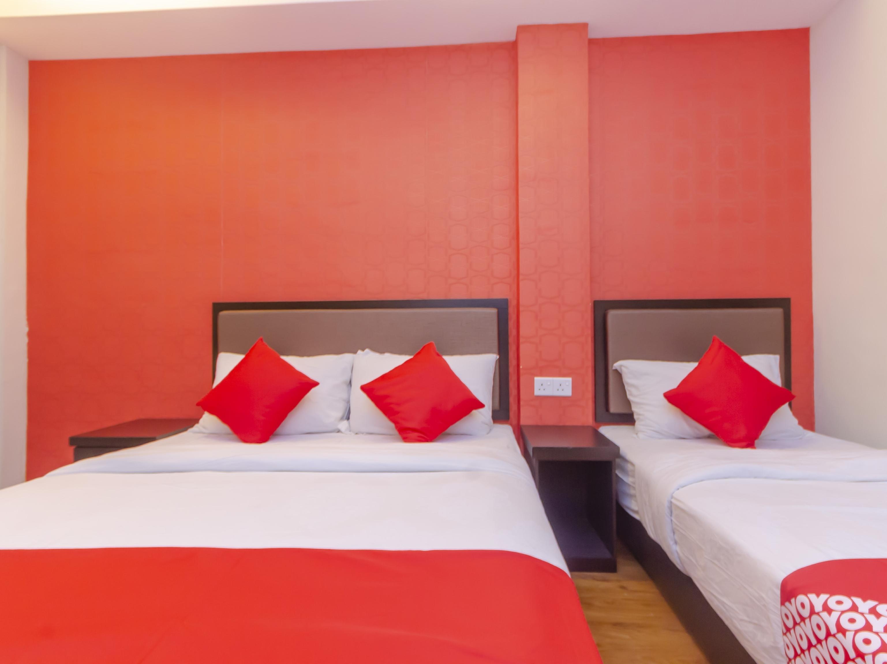 Super Oyo 1214 Oro Hotel Клуанг Экстерьер фото