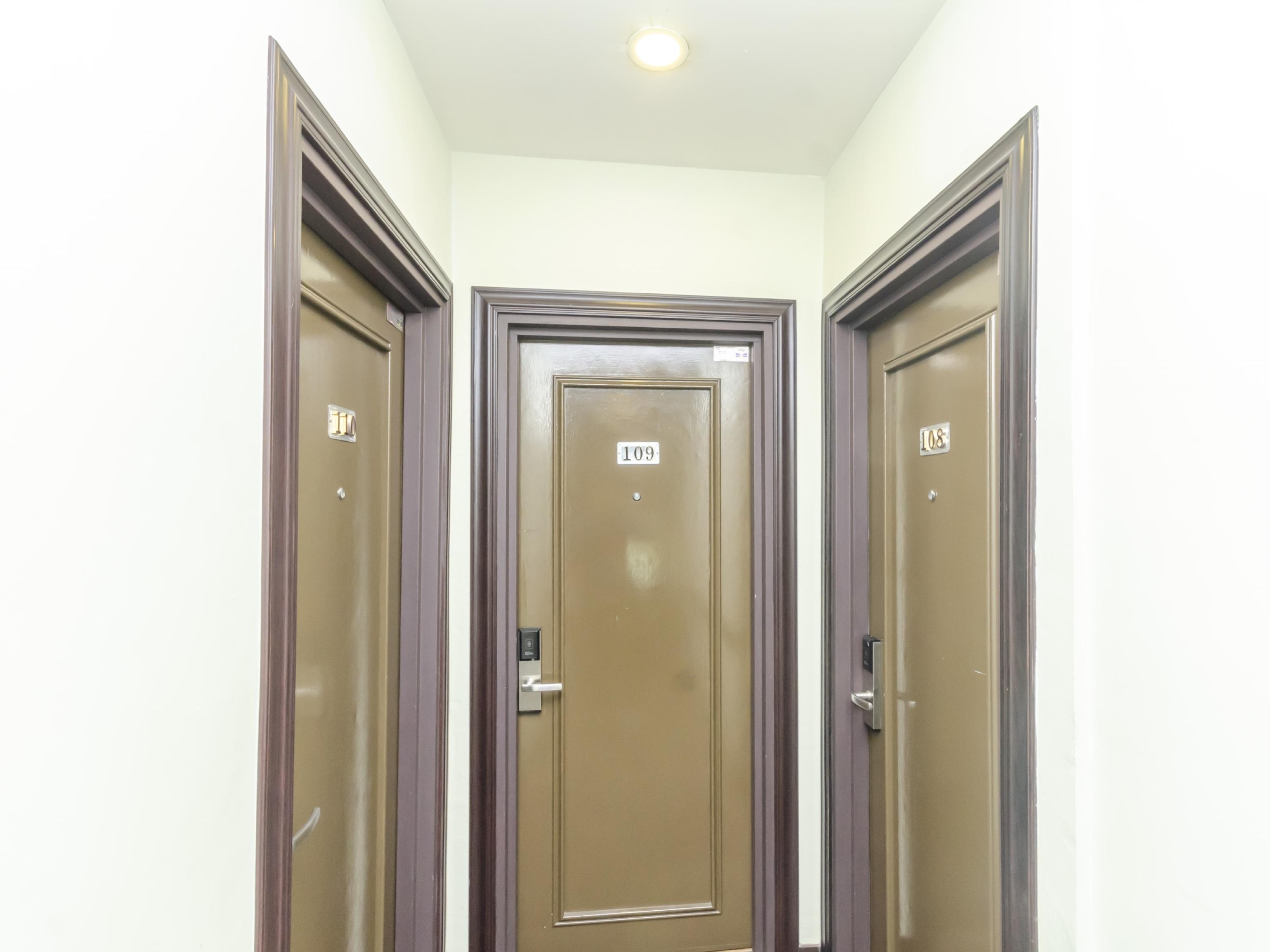 Super Oyo 1214 Oro Hotel Клуанг Экстерьер фото