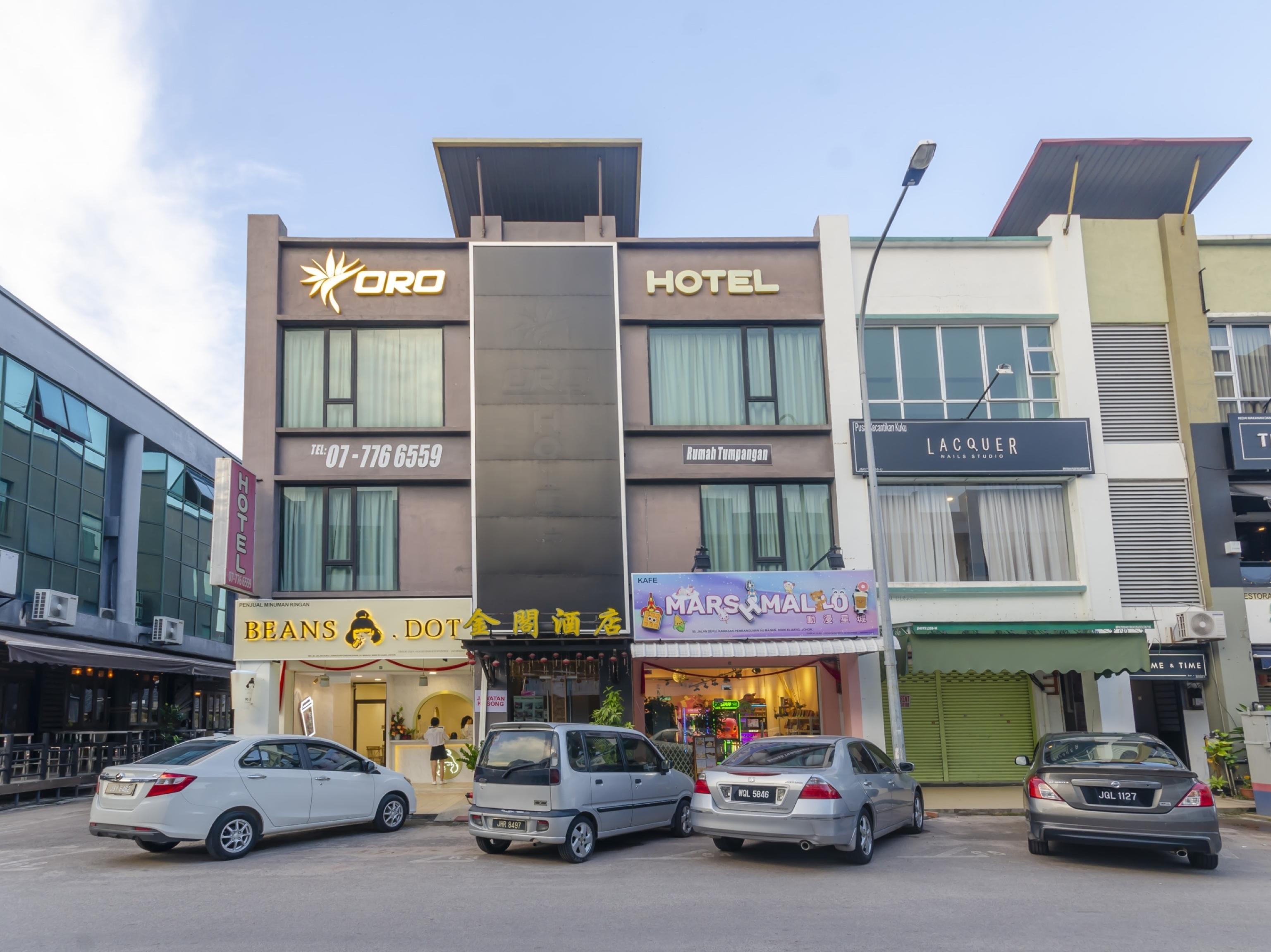 Super Oyo 1214 Oro Hotel Клуанг Экстерьер фото