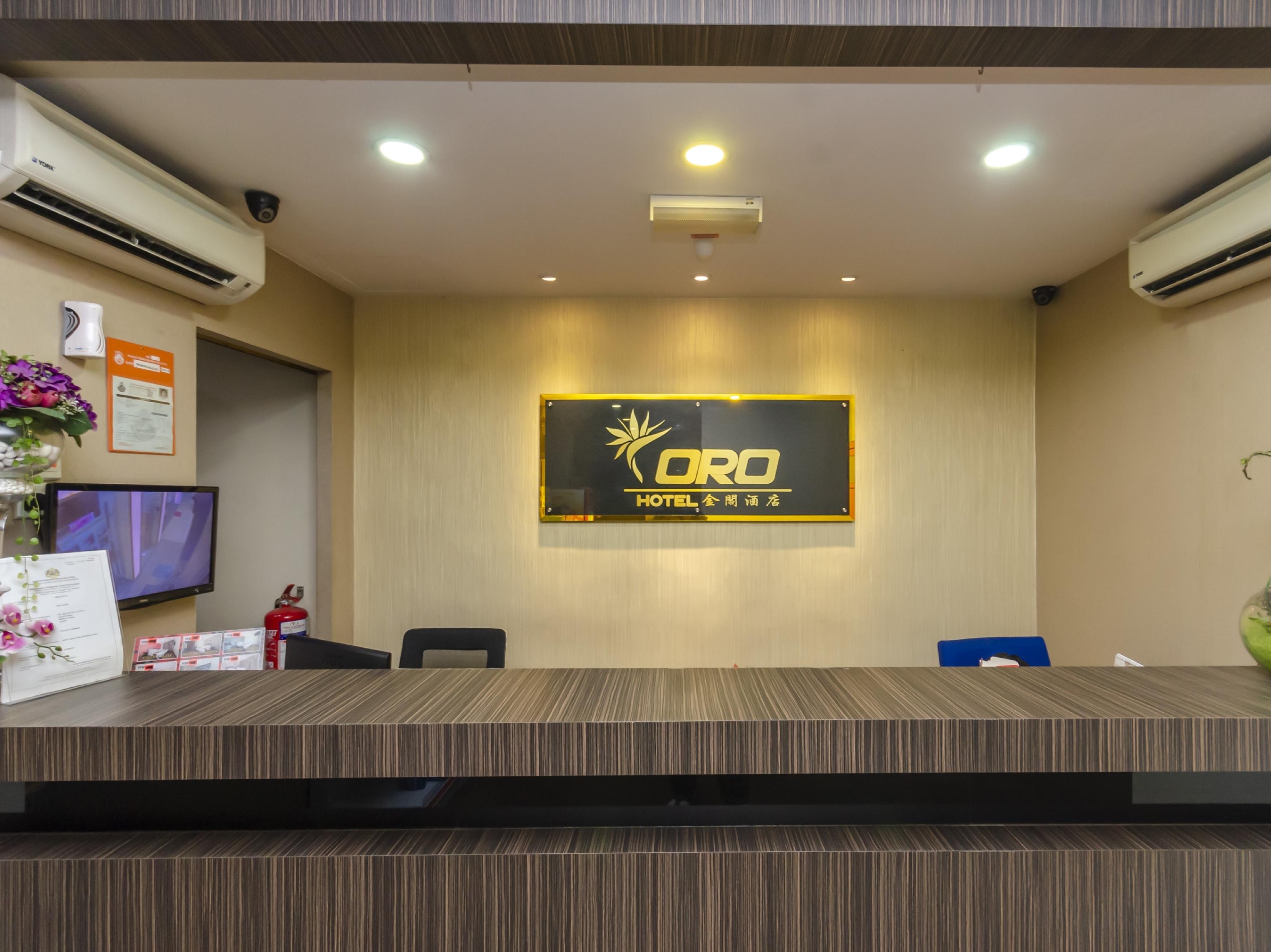 Super Oyo 1214 Oro Hotel Клуанг Экстерьер фото