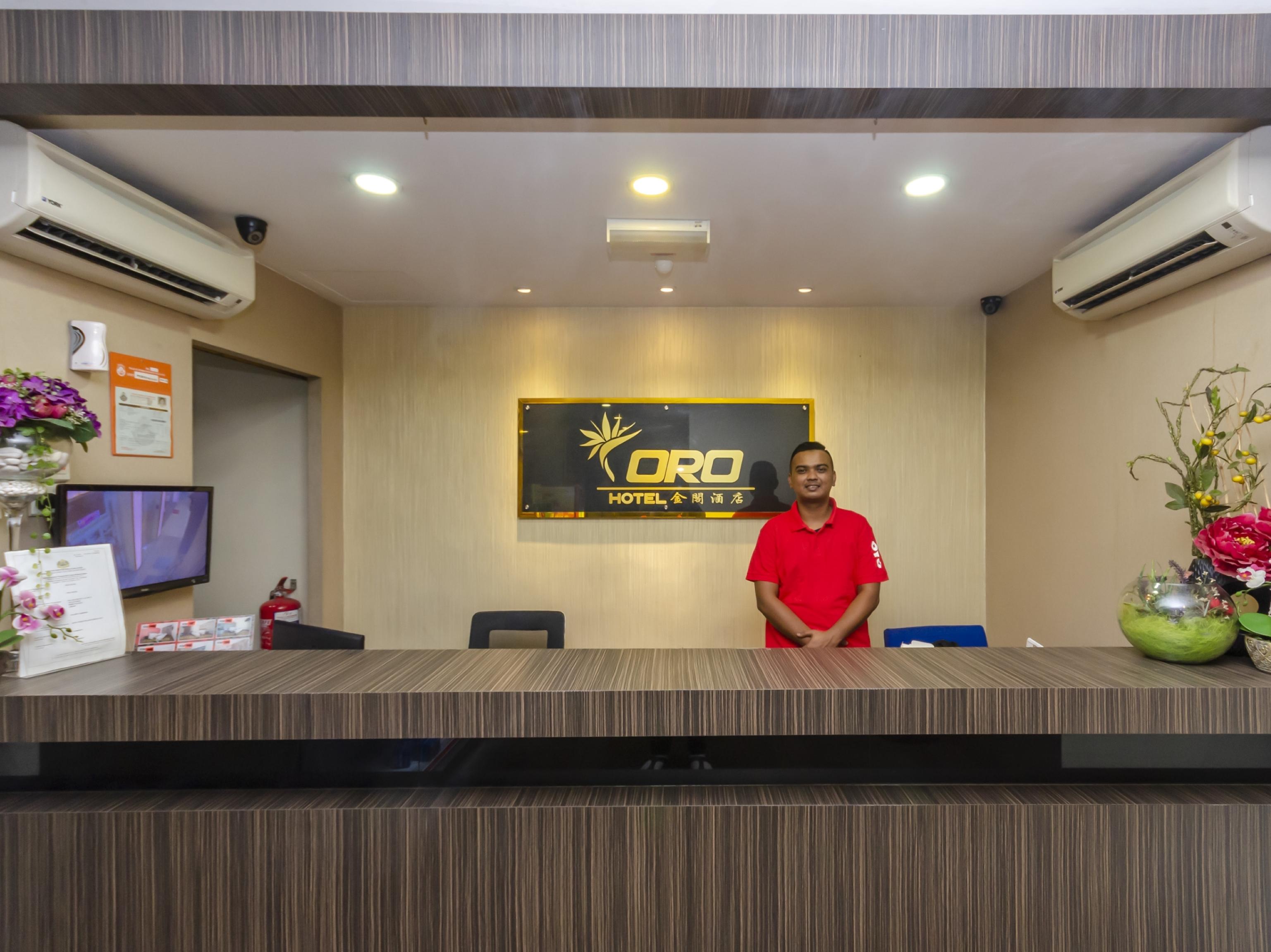Super Oyo 1214 Oro Hotel Клуанг Экстерьер фото
