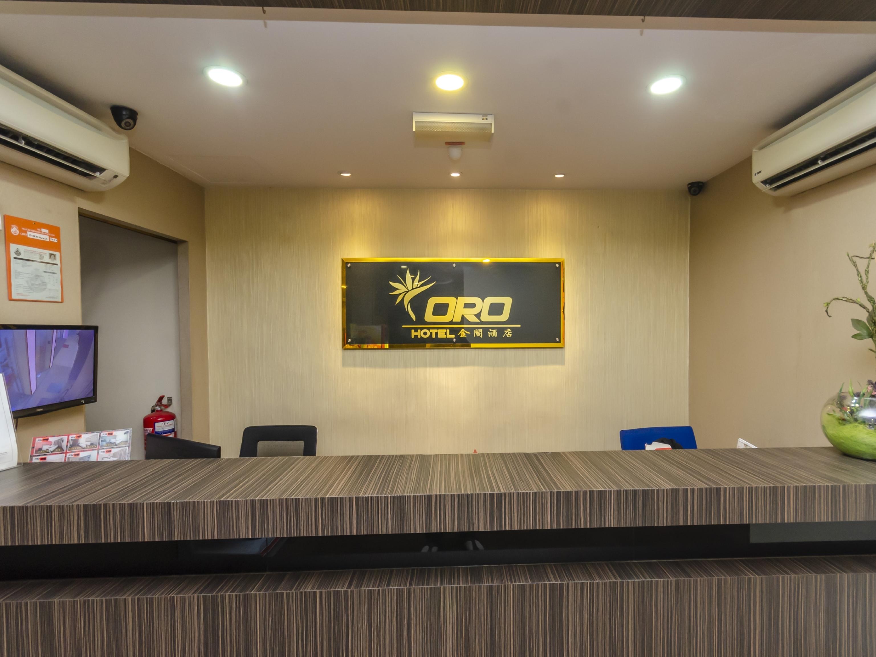 Super Oyo 1214 Oro Hotel Клуанг Экстерьер фото