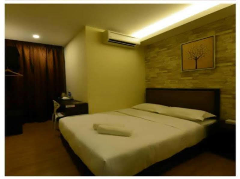 Super Oyo 1214 Oro Hotel Клуанг Экстерьер фото