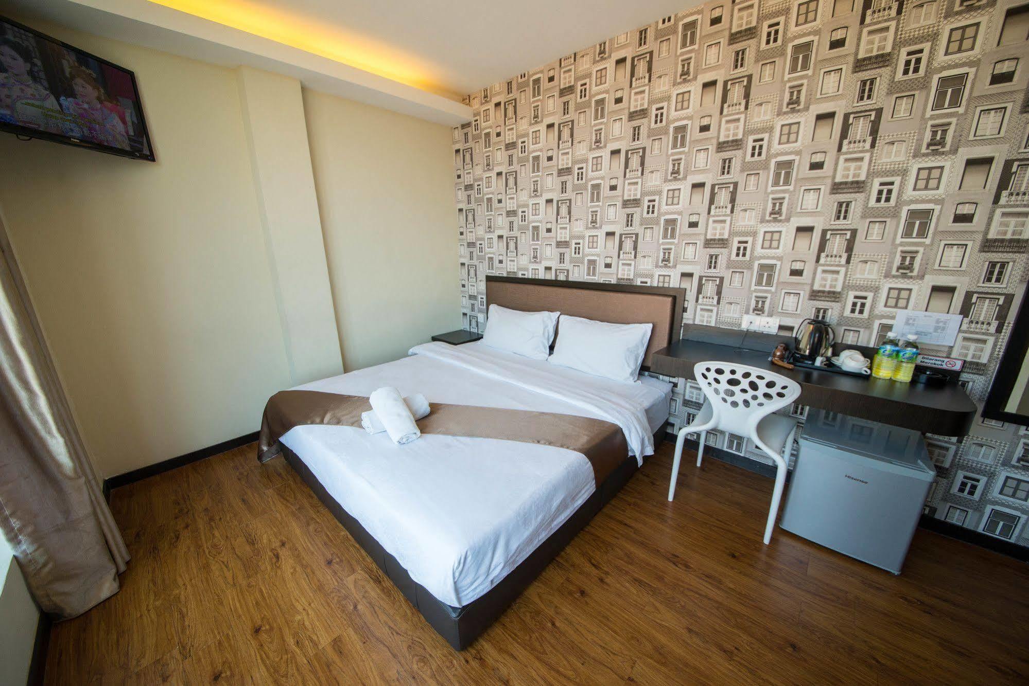 Super Oyo 1214 Oro Hotel Клуанг Экстерьер фото